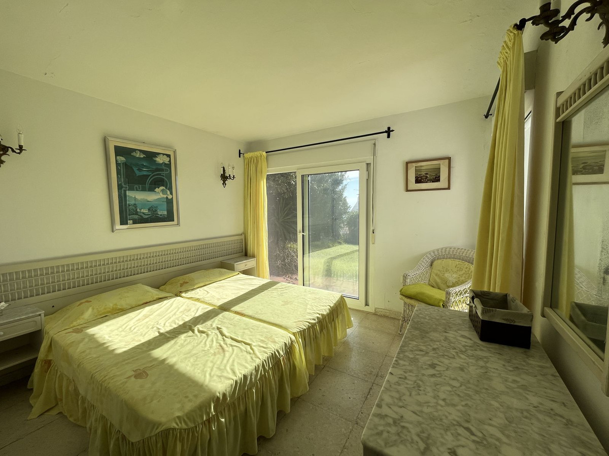 Se vende Villa - Chalet de 5 dormitorios en Costa Del Sol, Málaga, España