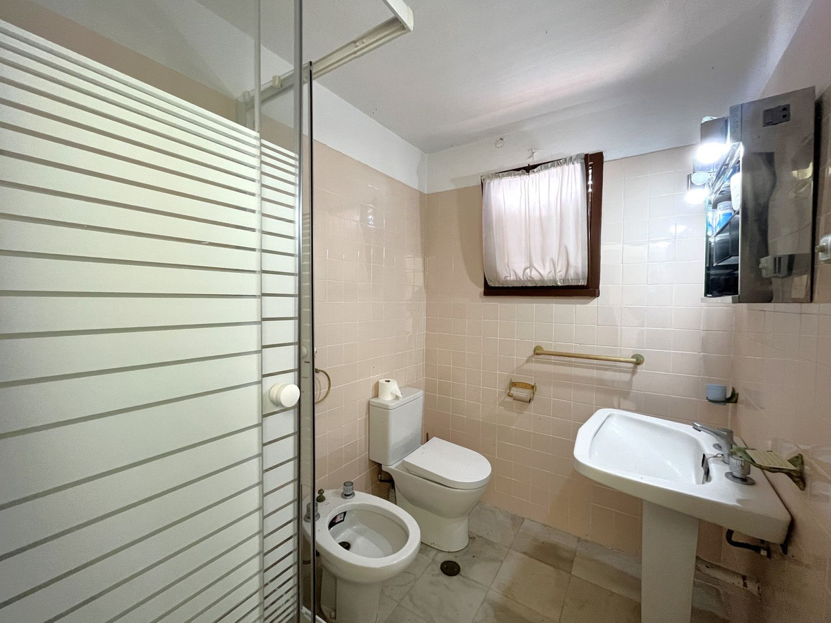 Se vende Villa - Chalet de 5 dormitorios en Costa Del Sol, Málaga, España