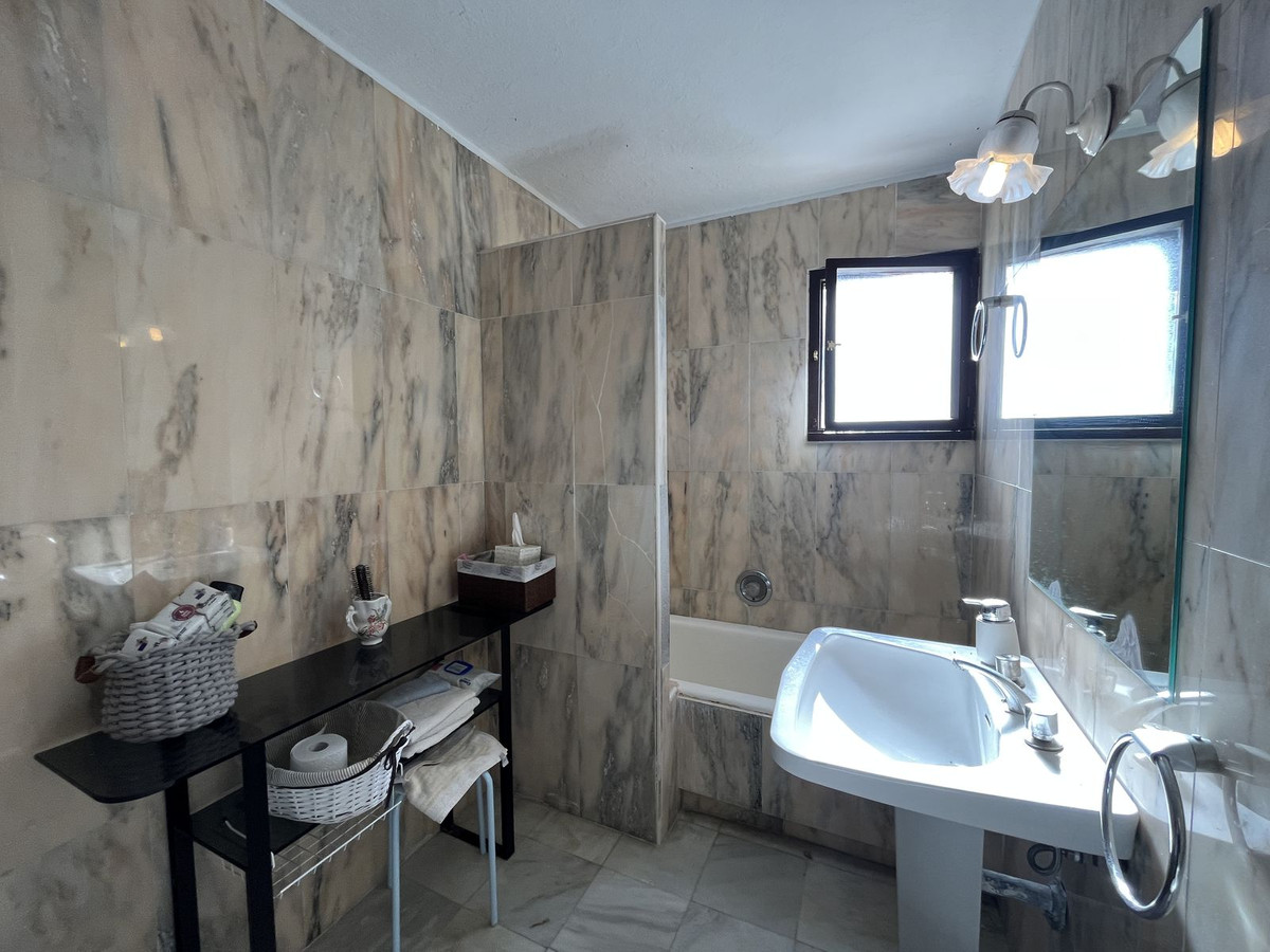 Se vende Villa - Chalet de 5 dormitorios en Costa Del Sol, Málaga, España