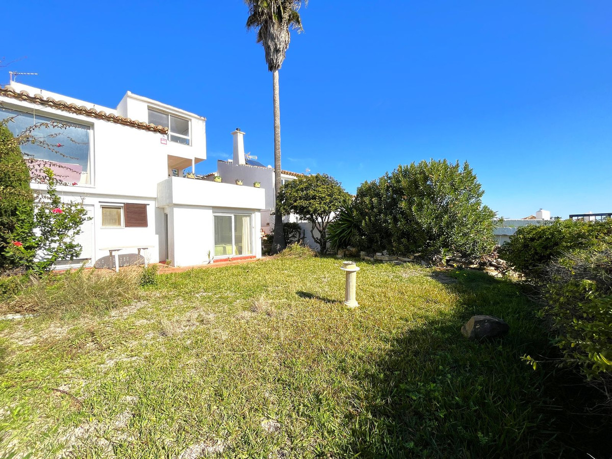 Se vende Villa - Chalet de 5 dormitorios en Costa Del Sol, Málaga, España