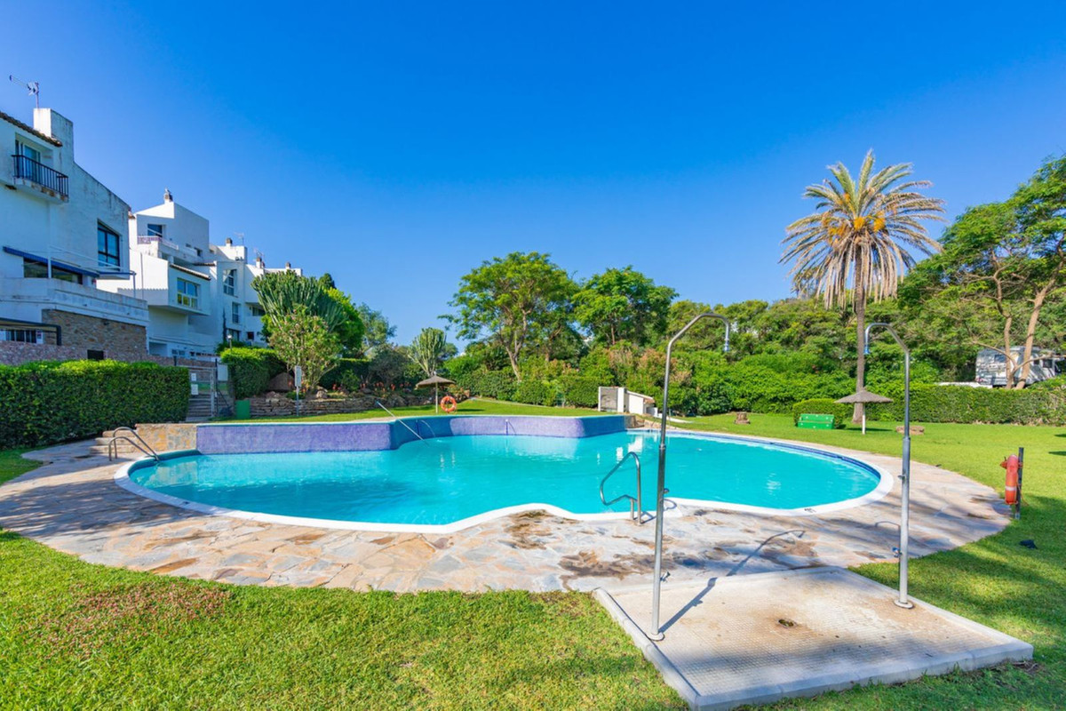 Se vende Villa - Chalet de 5 dormitorios en Costa Del Sol, Málaga, España