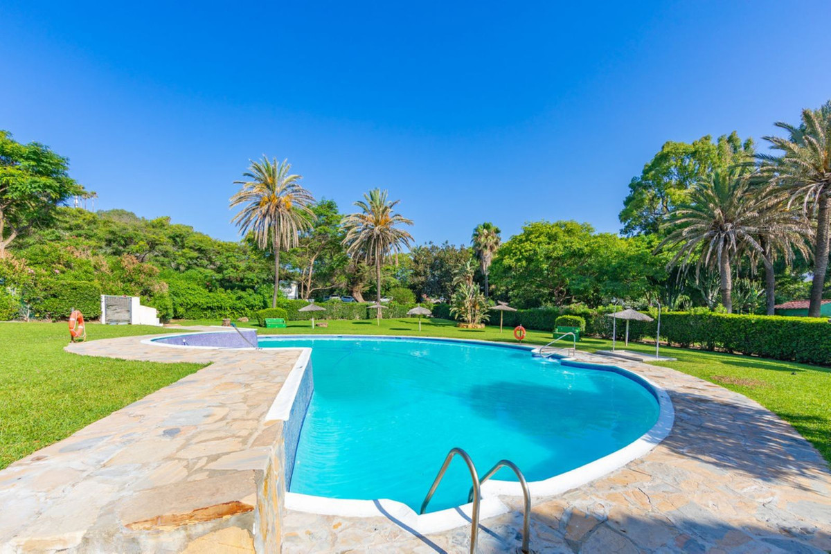 Se vende Villa - Chalet de 5 dormitorios en Costa Del Sol, Málaga, España