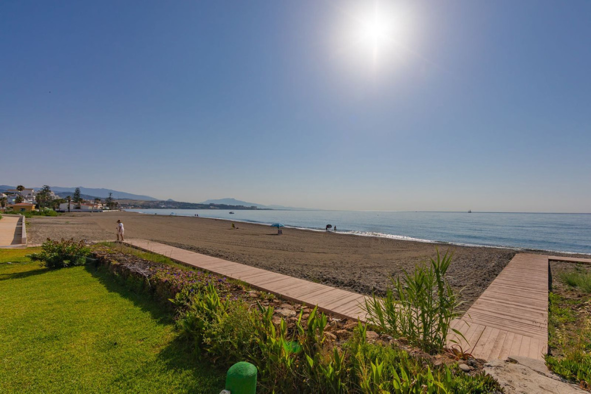 Se vende Villa - Chalet de 5 dormitorios en Costa Del Sol, Málaga, España