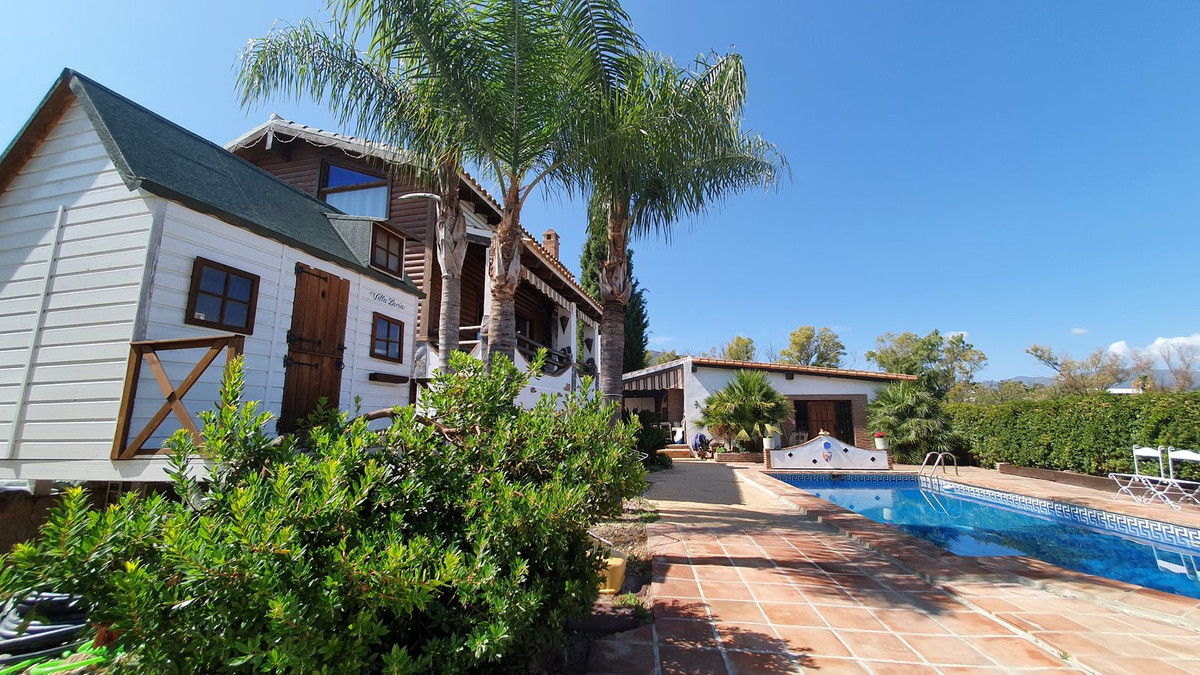 Se vende Finca - Cortijo de 11 dormitorios en Costa Del Sol, Málaga, España