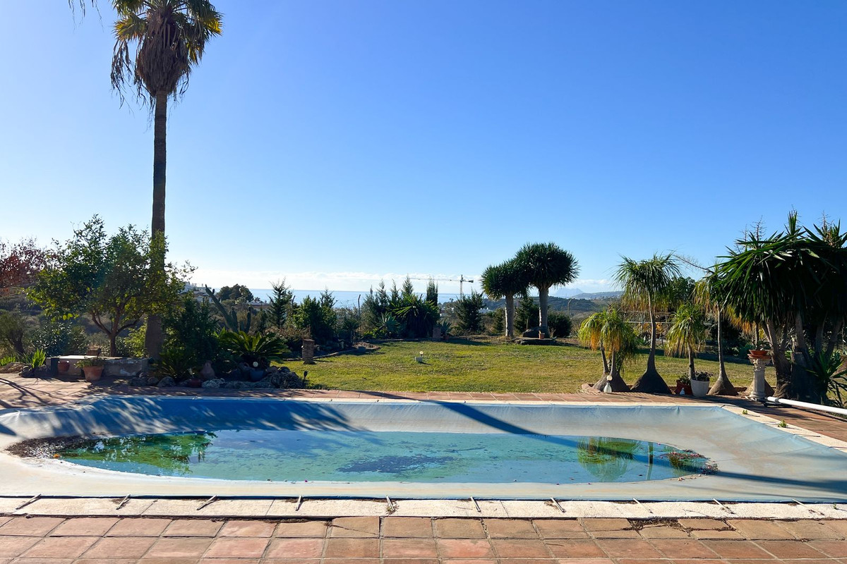 4 Bed Townhouse for sale in Estepona Costa Del Sol, Málaga, Spain