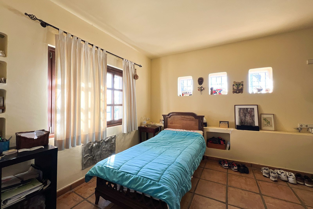 4 Bed Townhouse for sale in Estepona Costa Del Sol, Málaga, Spain