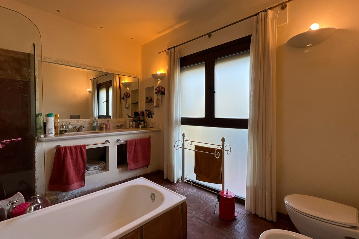 4 Bed Townhouse for sale in Estepona Costa Del Sol, Málaga, Spain