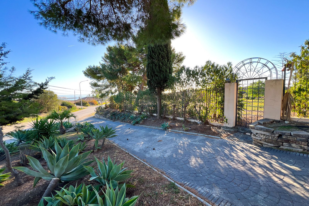 4 Bed Townhouse for sale in Estepona Costa Del Sol, Málaga, Spain