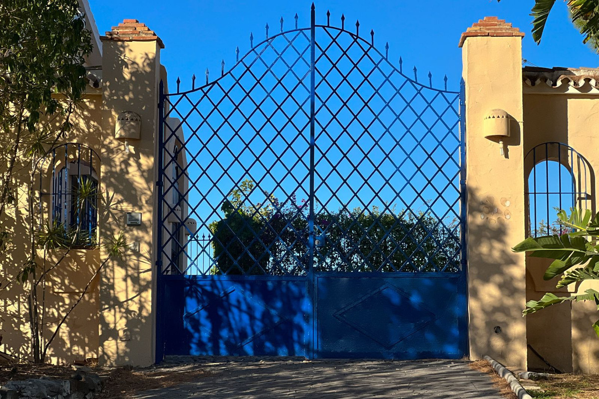 4 Bed Townhouse for sale in Estepona Costa Del Sol, Málaga, Spain