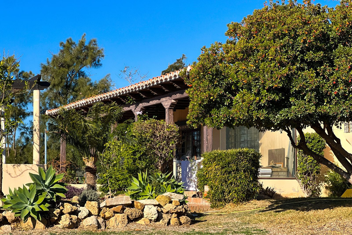 4 Bed Townhouse for sale in Estepona Costa Del Sol, Málaga, Spain