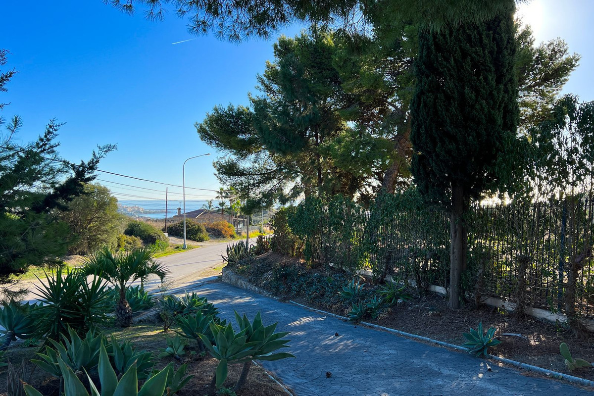 4 Bed Townhouse for sale in Estepona Costa Del Sol, Málaga, Spain