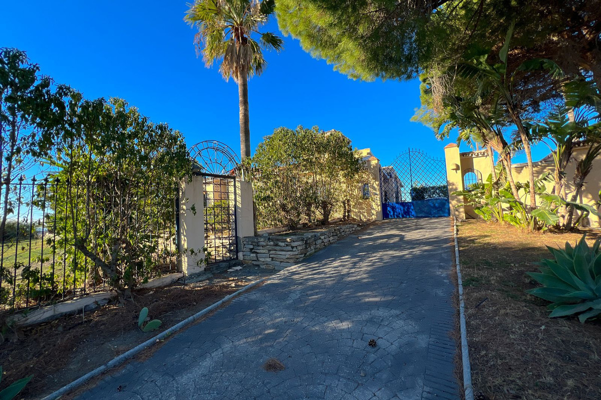 4 Bed Townhouse for sale in Estepona Costa Del Sol, Málaga, Spain