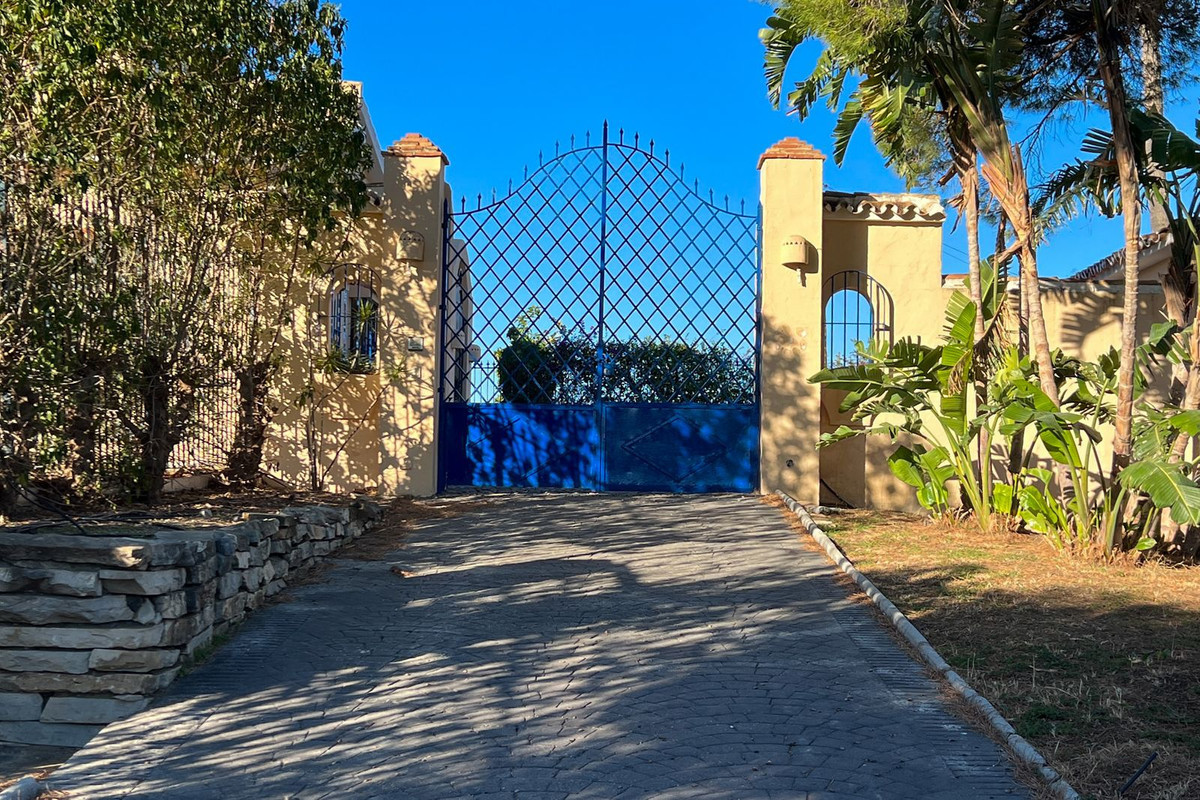 4 Bed Townhouse for sale in Estepona Costa Del Sol, Málaga, Spain