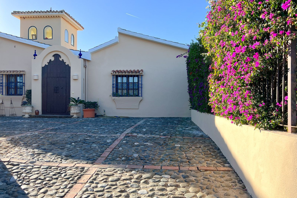 4 Bed Townhouse for sale in Estepona Costa Del Sol, Málaga, Spain