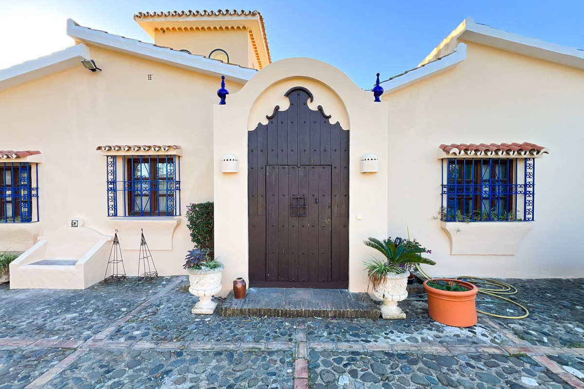 4 Bed Townhouse for sale in Estepona Costa Del Sol, Málaga, Spain