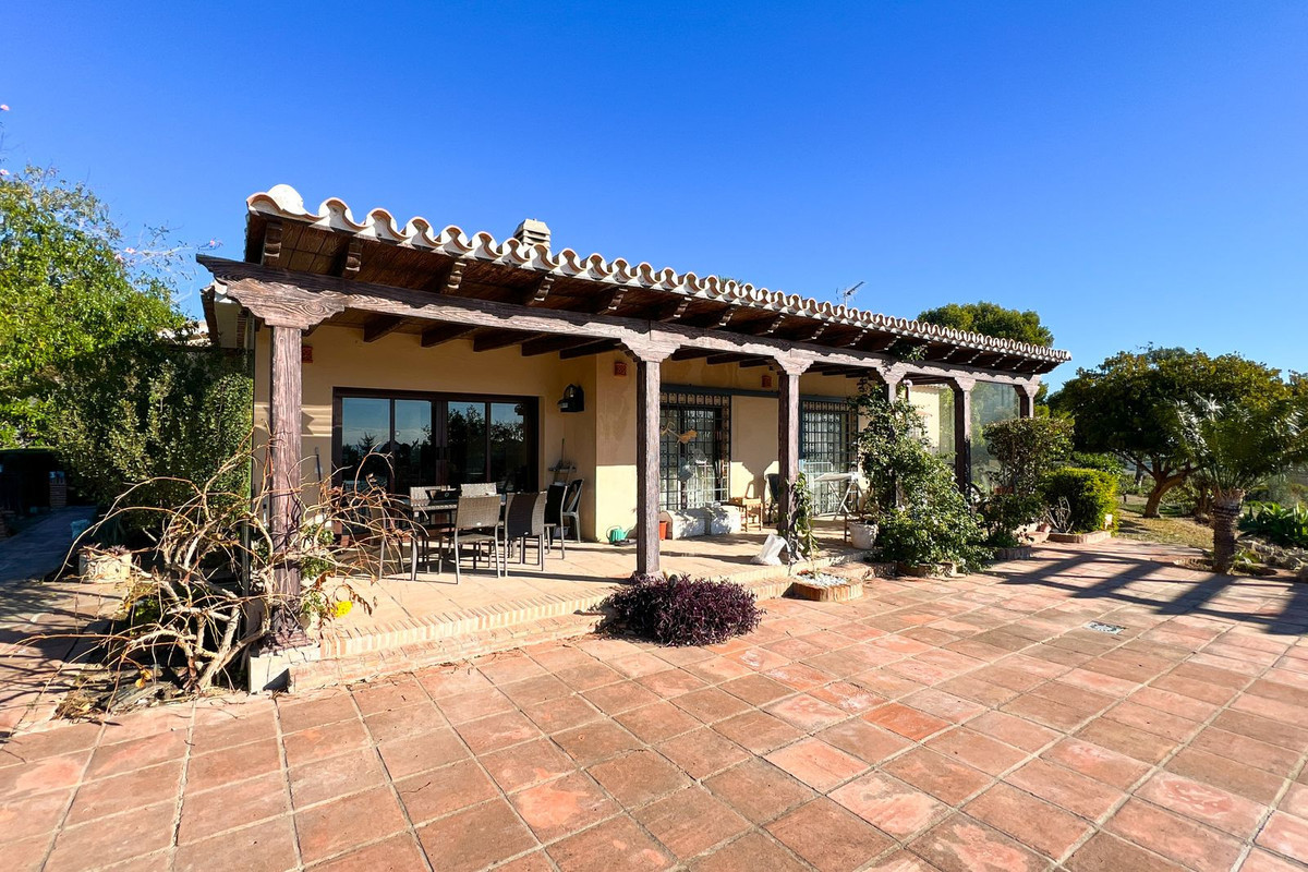 4 Bed Townhouse for sale in Estepona Costa Del Sol, Málaga, Spain