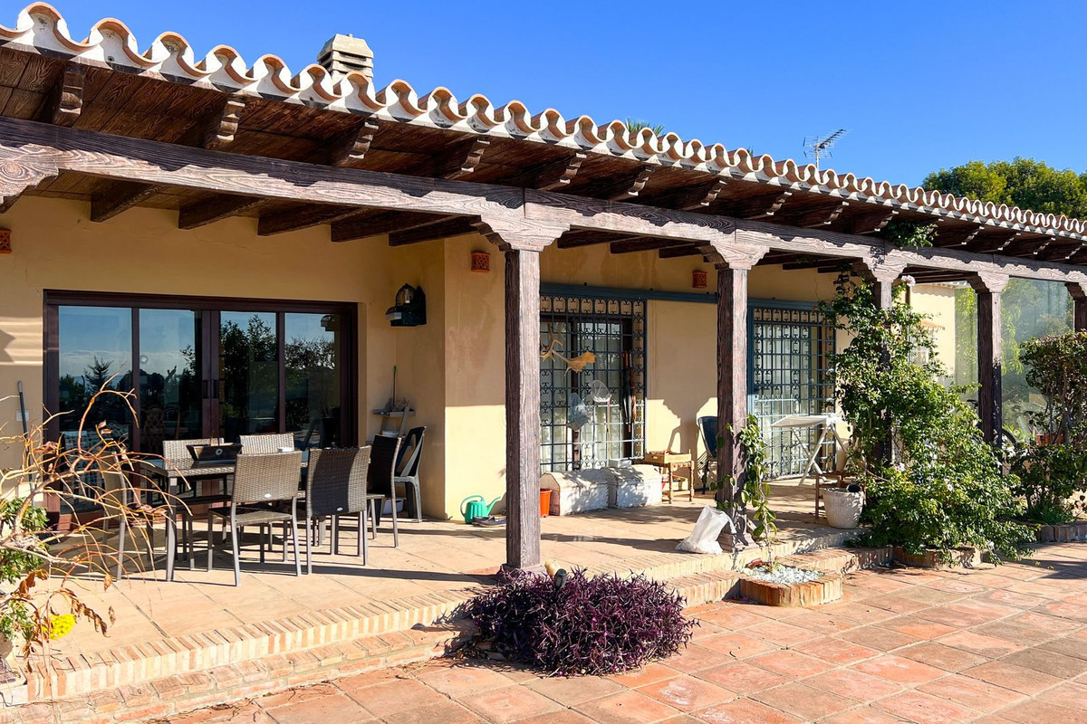 4 Bed Townhouse for sale in Estepona Costa Del Sol, Málaga, Spain