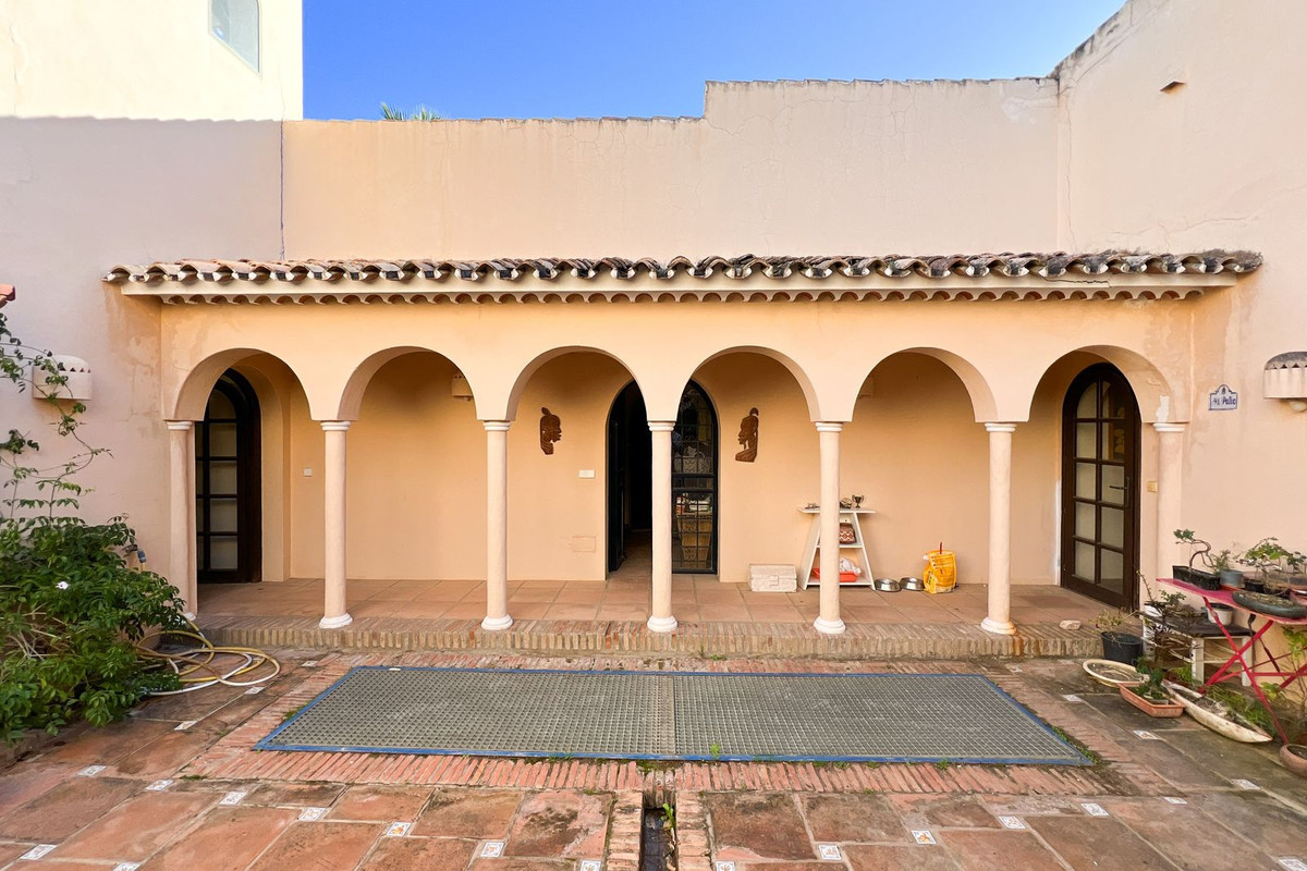 4 Bed Townhouse for sale in Estepona Costa Del Sol, Málaga, Spain
