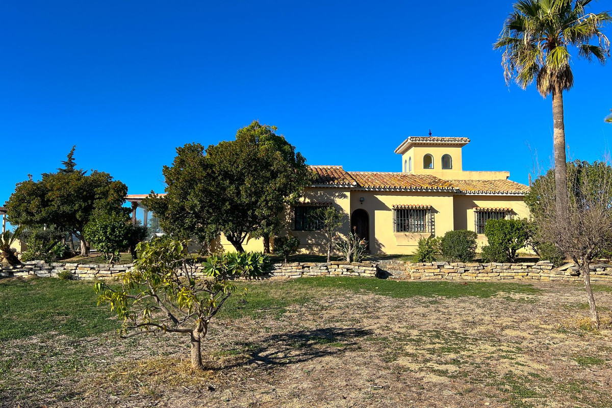4 Bed Townhouse for sale in Estepona Costa Del Sol, Málaga, Spain