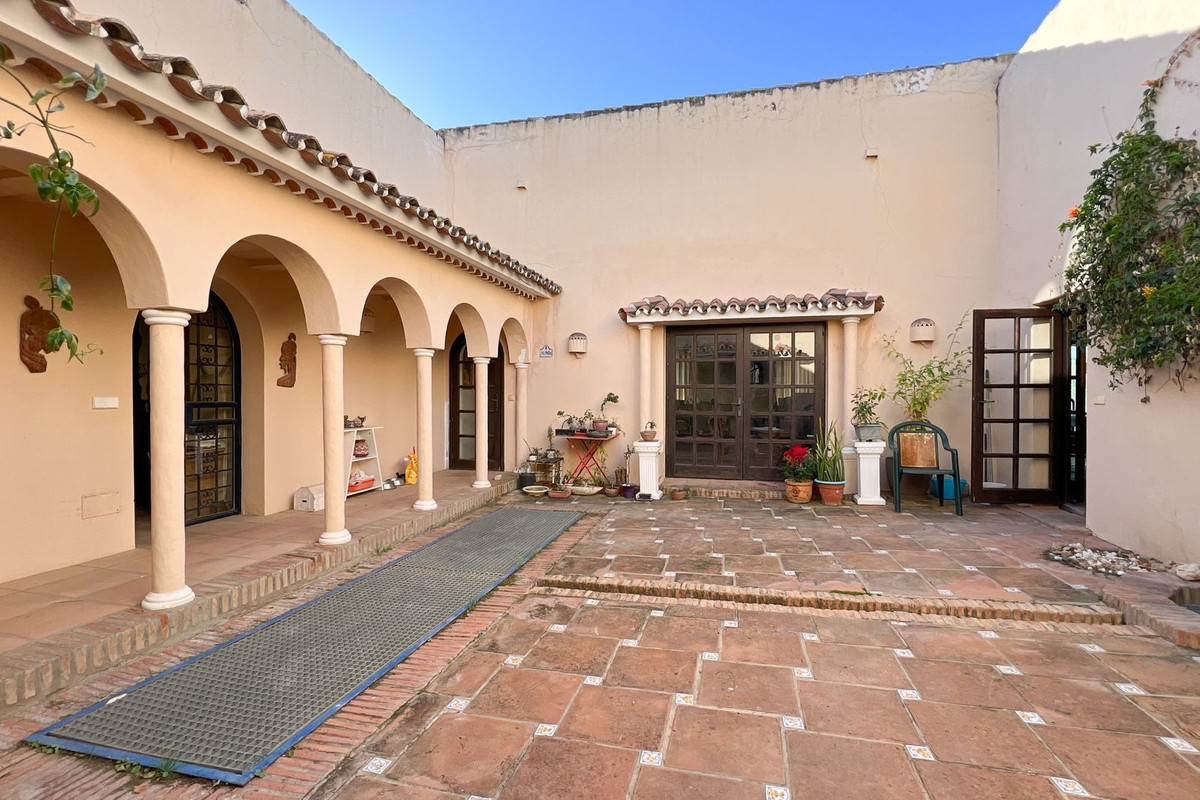 4 Bed Townhouse for sale in Estepona Costa Del Sol, Málaga, Spain