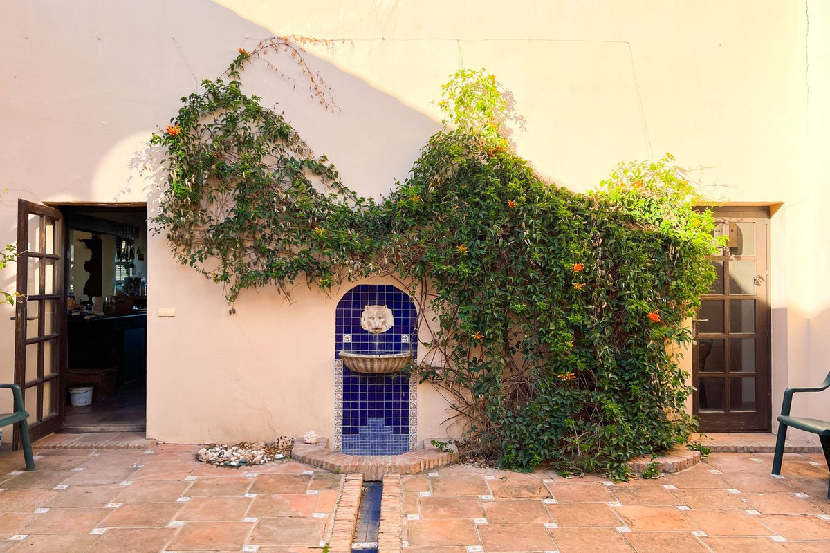 4 Bed Townhouse for sale in Estepona Costa Del Sol, Málaga, Spain