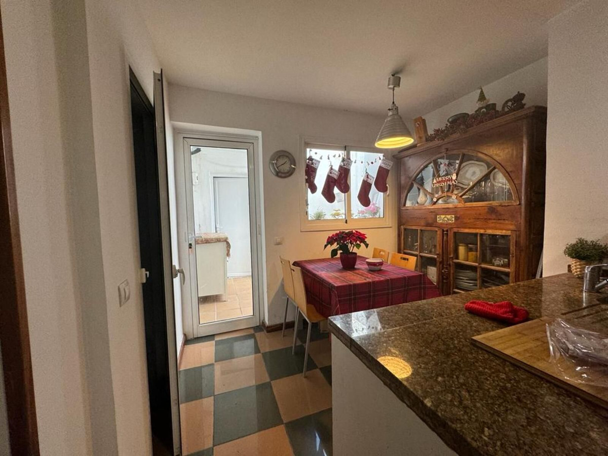 4 Bed Townhouse for sale in Nueva Andalucía Costa Del Sol, Málaga, Spain