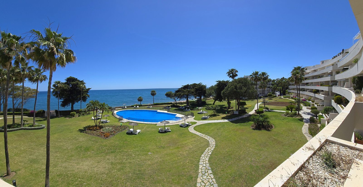 3 Bed Apartment for sale in Estepona Costa Del Sol, Málaga, Spain
