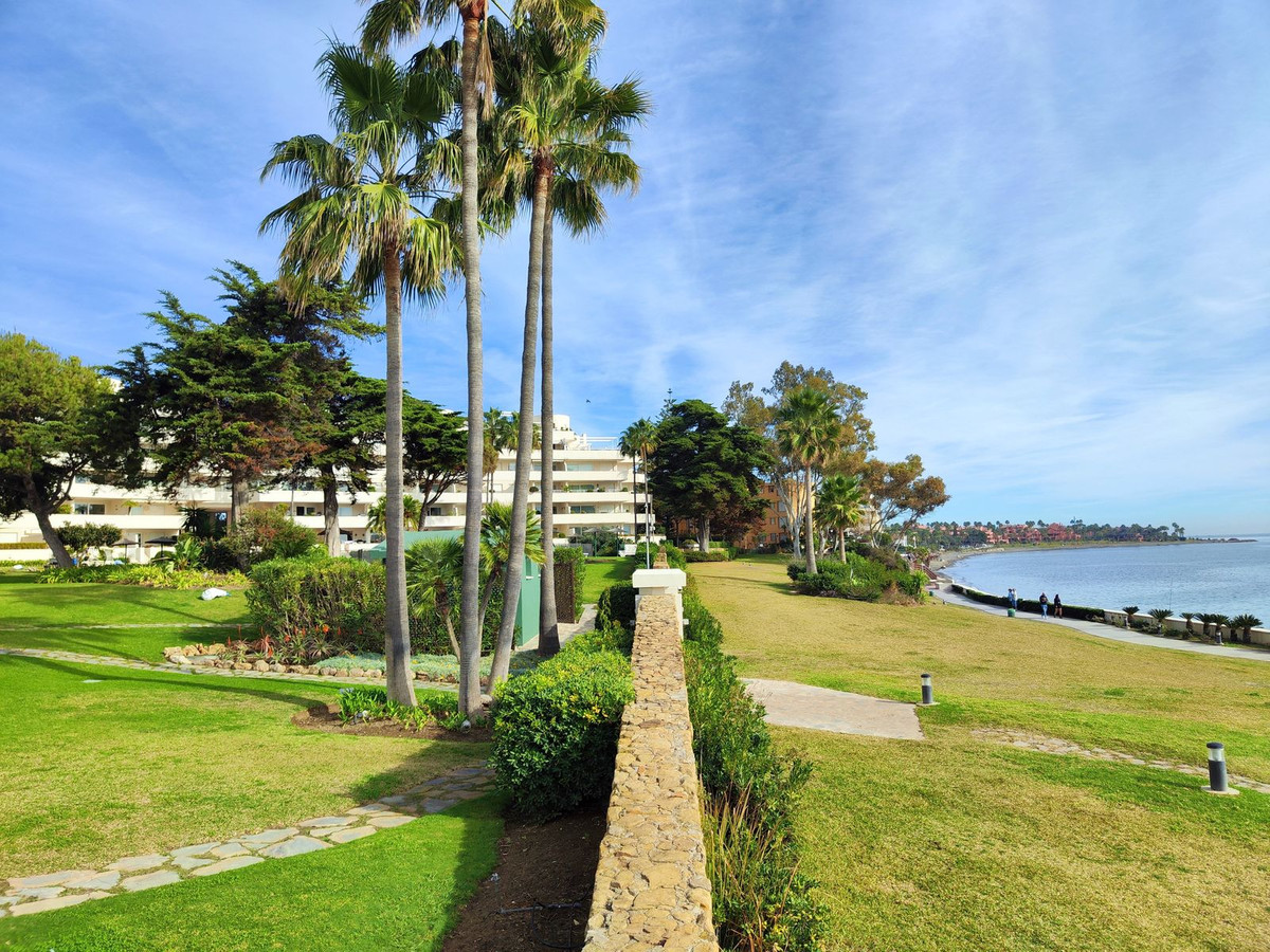 3 Bed Apartment for sale in Estepona Costa Del Sol, Málaga, Spain