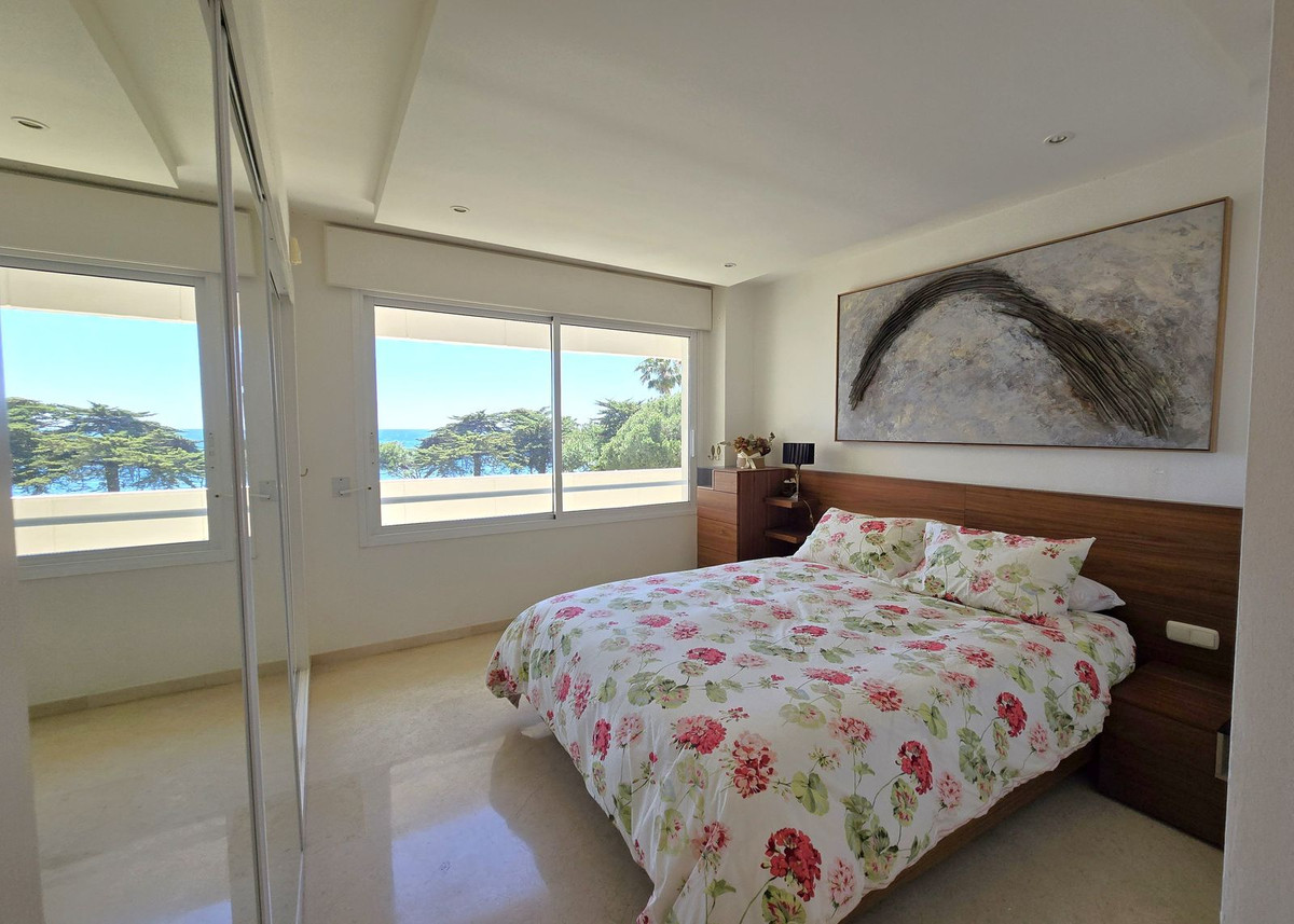 3 Bed Apartment for sale in Estepona Costa Del Sol, Málaga, Spain