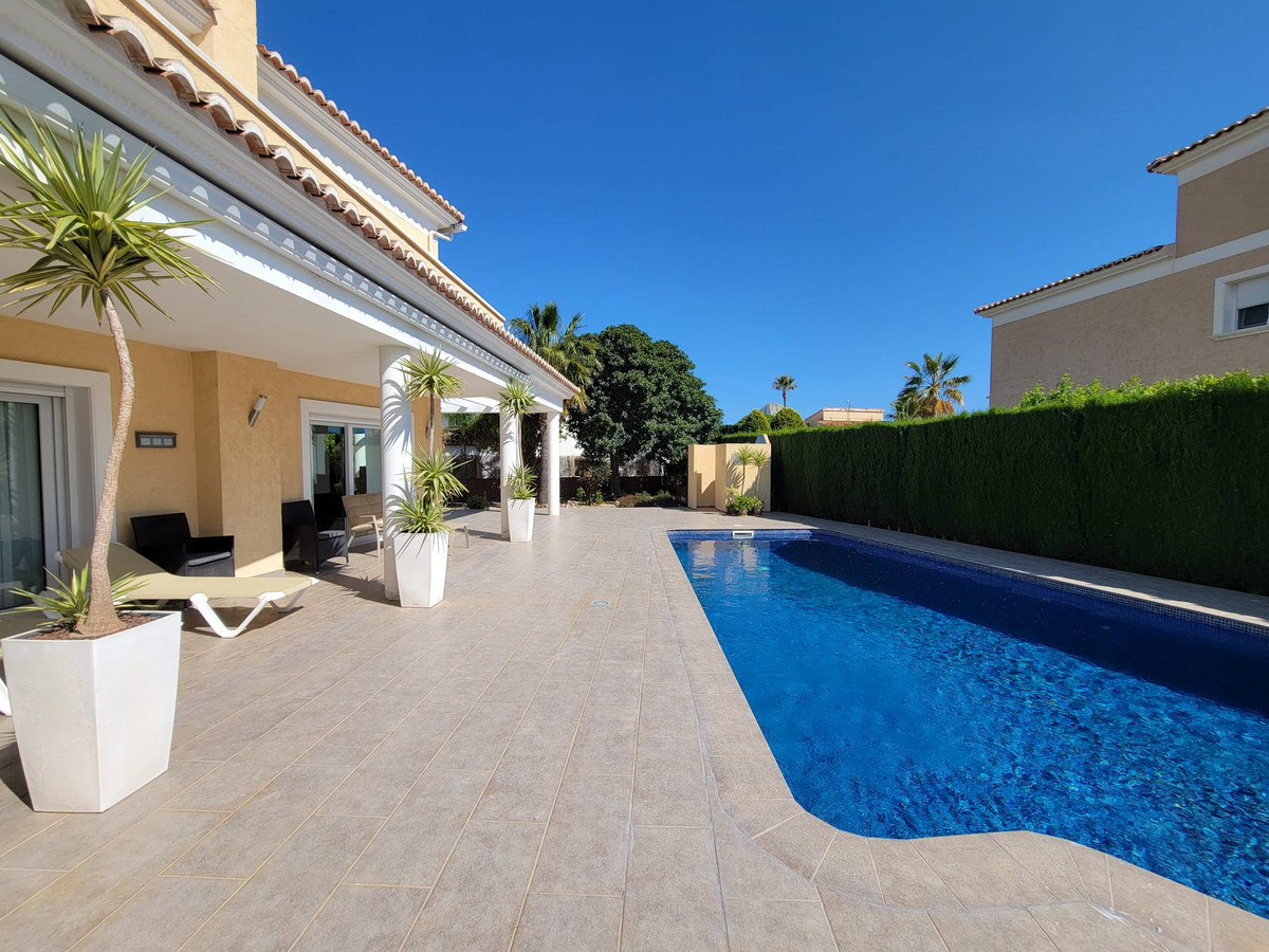 3 Bed Townhouse for sale in Calpe Costa Blanca, Alicante, Spain