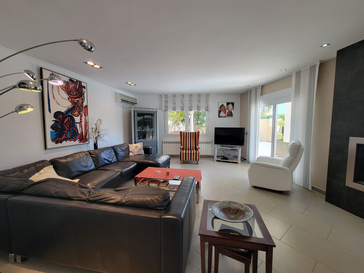 3 Bed Townhouse for sale in Calpe Costa Blanca, Alicante, Spain