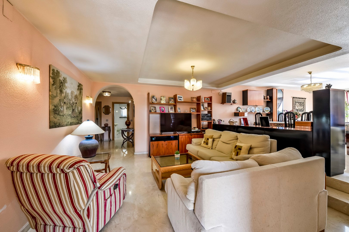 6 Bed Townhouse for sale in Benidorm Costa Blanca, Alicante, Spain