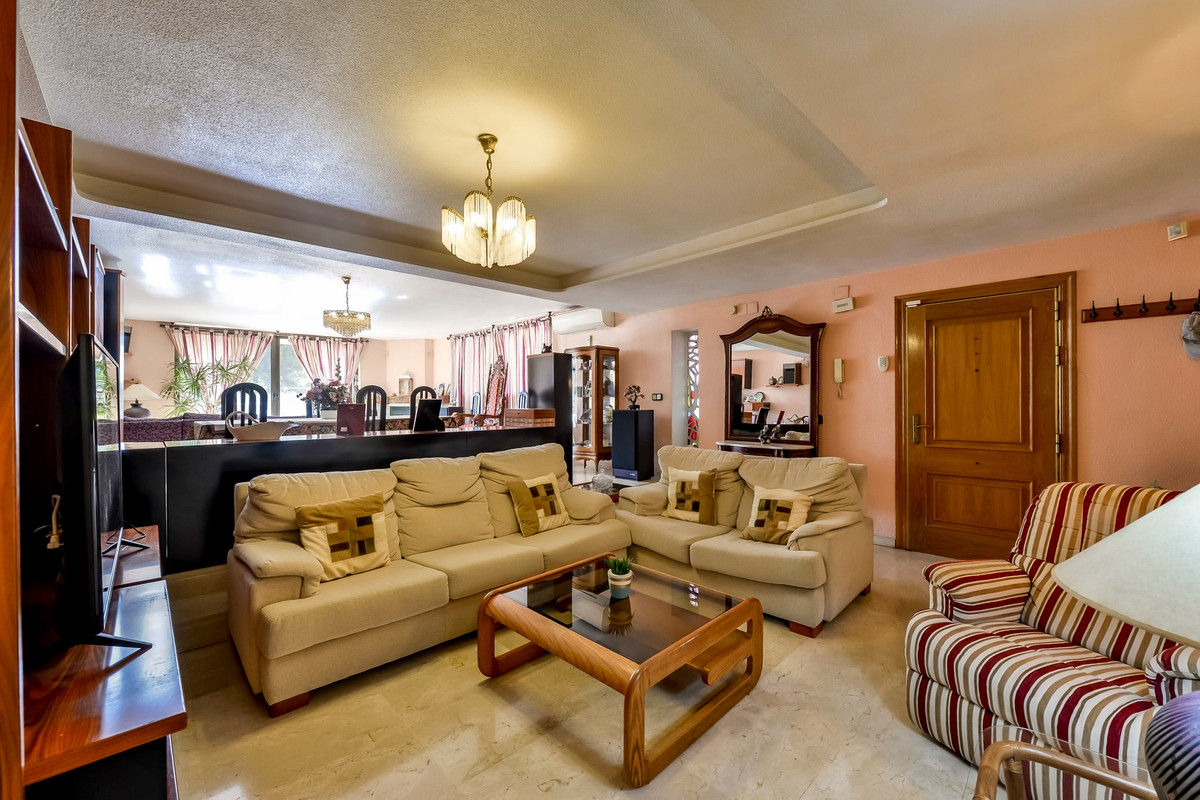 6 Bed Townhouse for sale in Benidorm Costa Blanca, Alicante, Spain