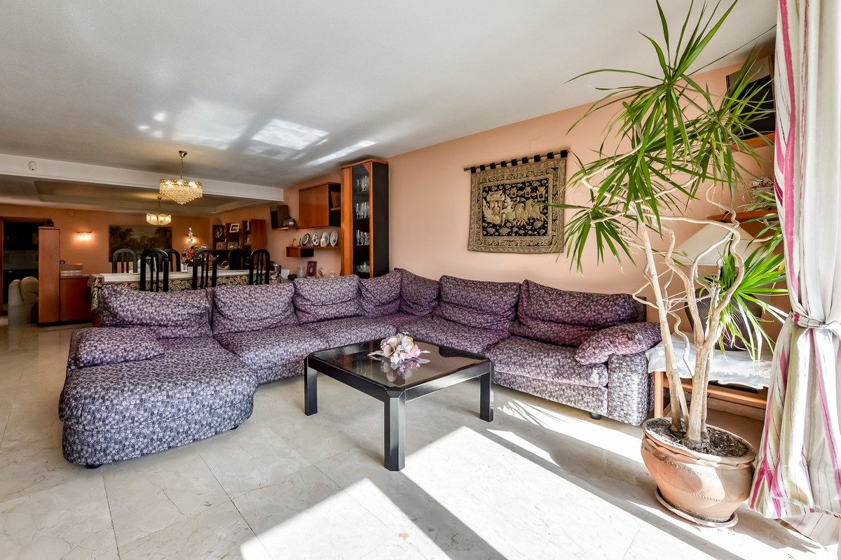 6 Bed Townhouse for sale in Benidorm Costa Blanca, Alicante, Spain