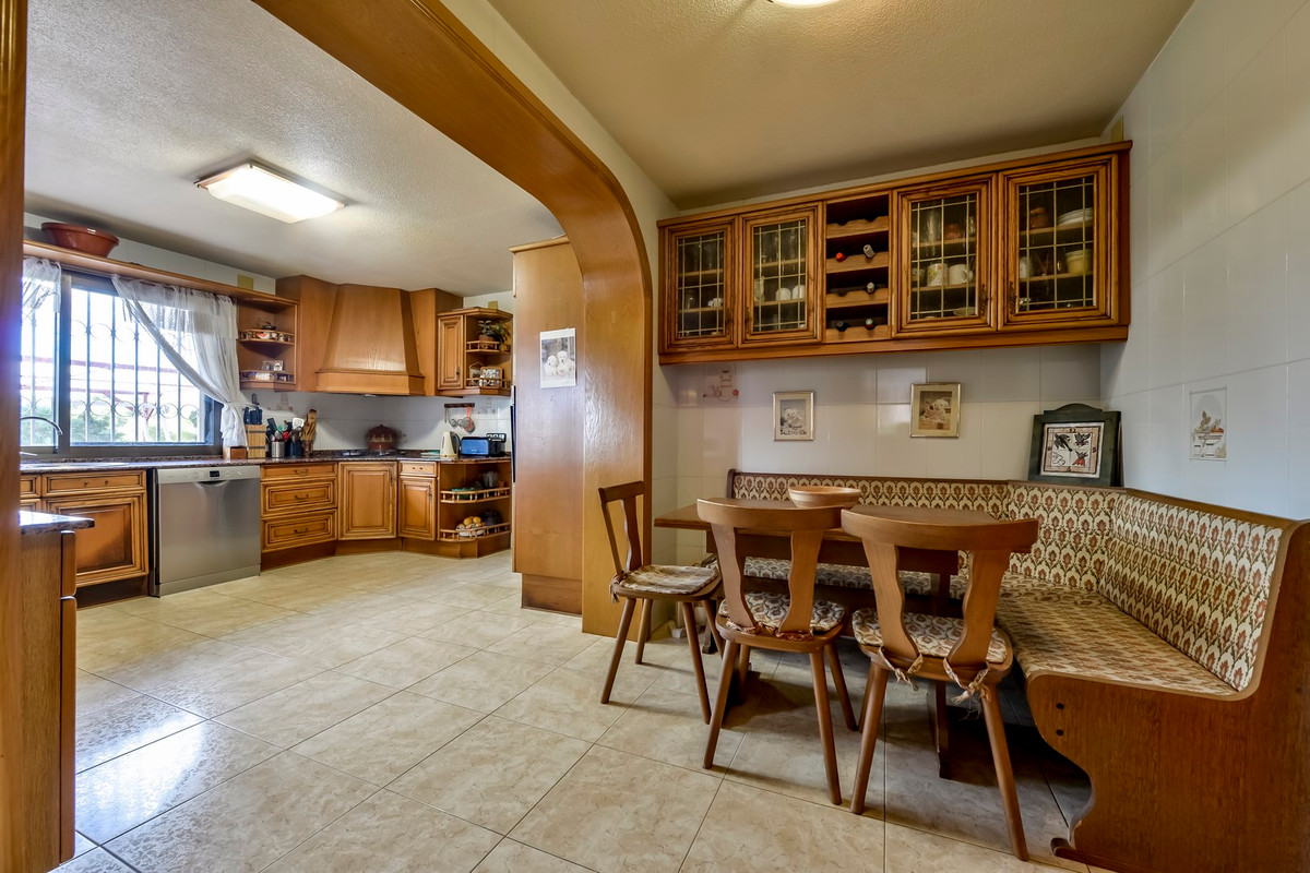 6 Bed Townhouse for sale in Benidorm Costa Blanca, Alicante, Spain
