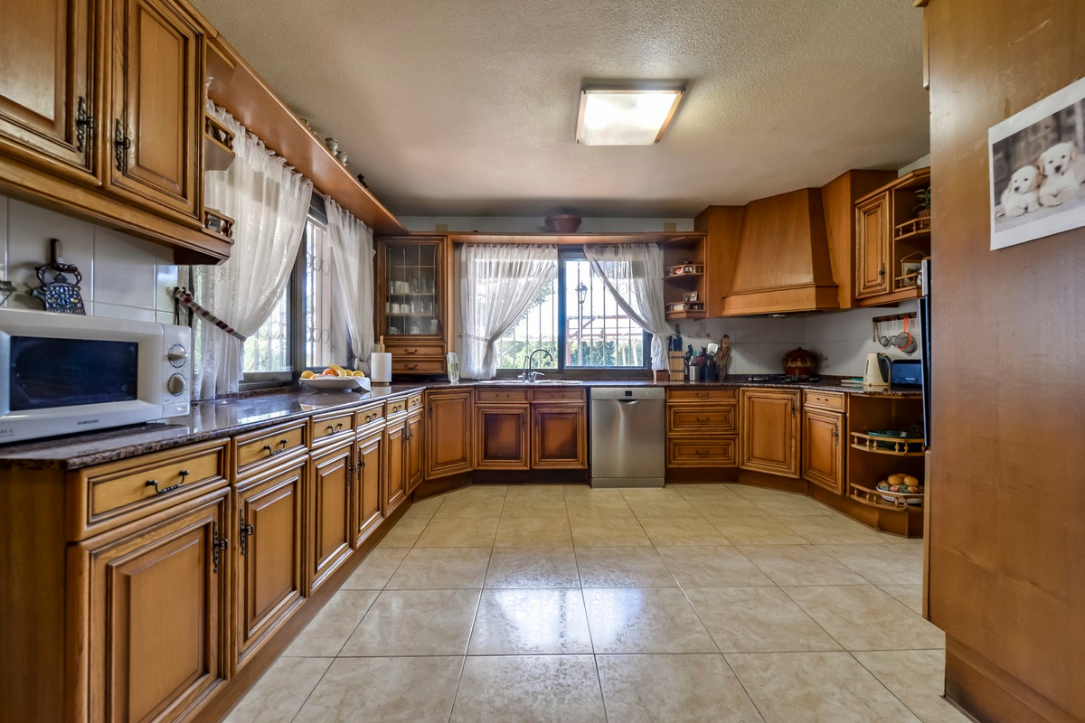 6 Bed Townhouse for sale in Benidorm Costa Blanca, Alicante, Spain