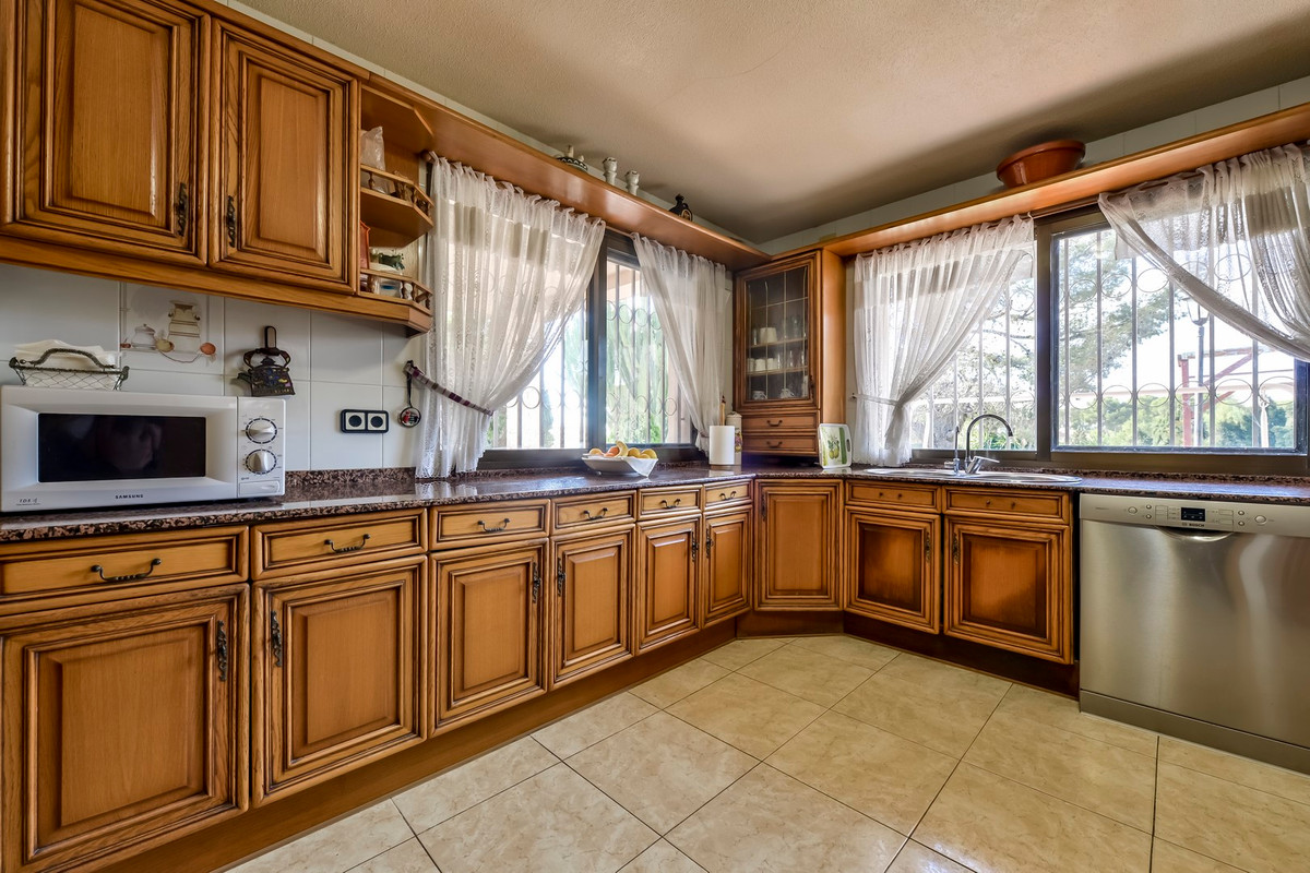6 Bed Townhouse for sale in Benidorm Costa Blanca, Alicante, Spain