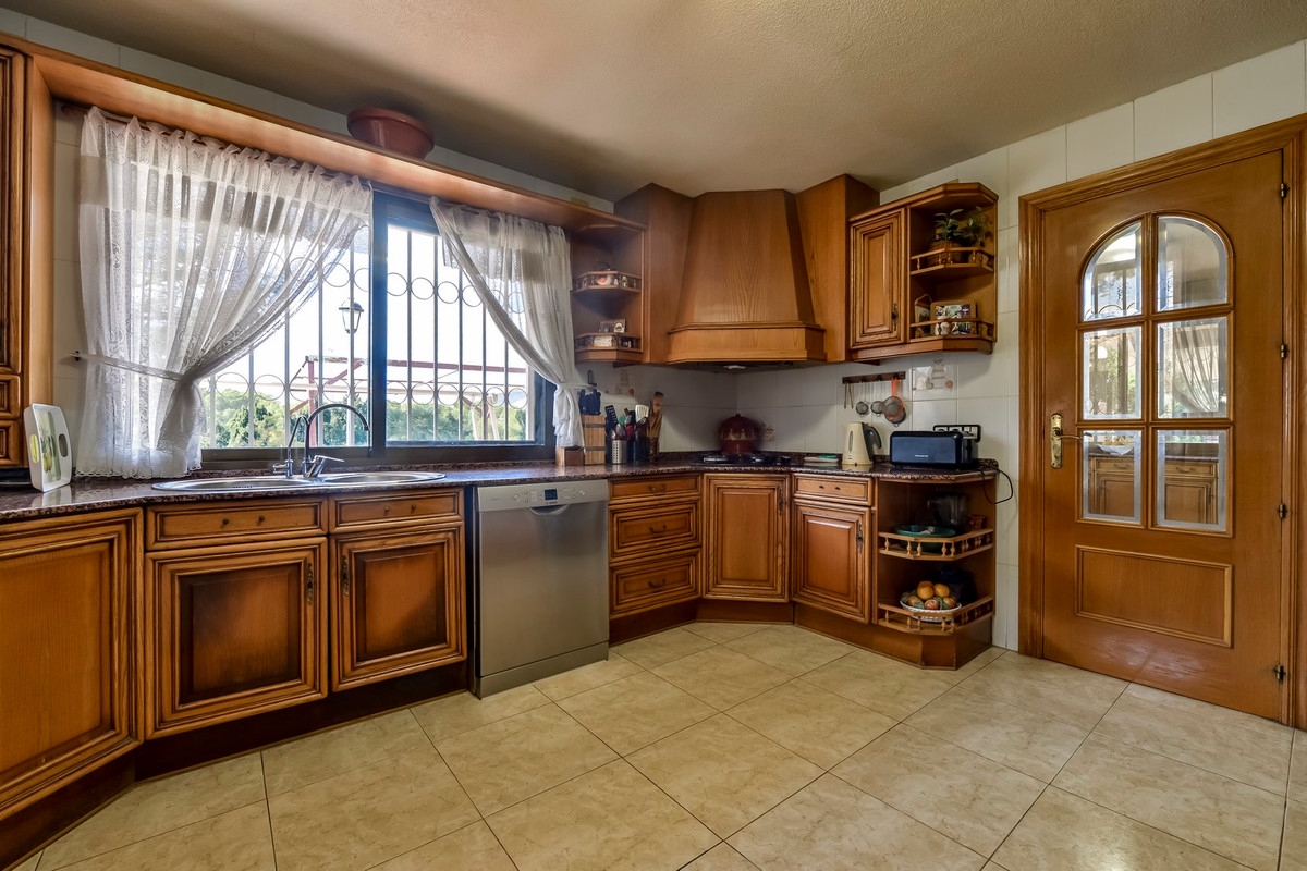 6 Bed Townhouse for sale in Benidorm Costa Blanca, Alicante, Spain