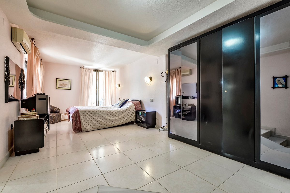 6 Bed Townhouse for sale in Benidorm Costa Blanca, Alicante, Spain