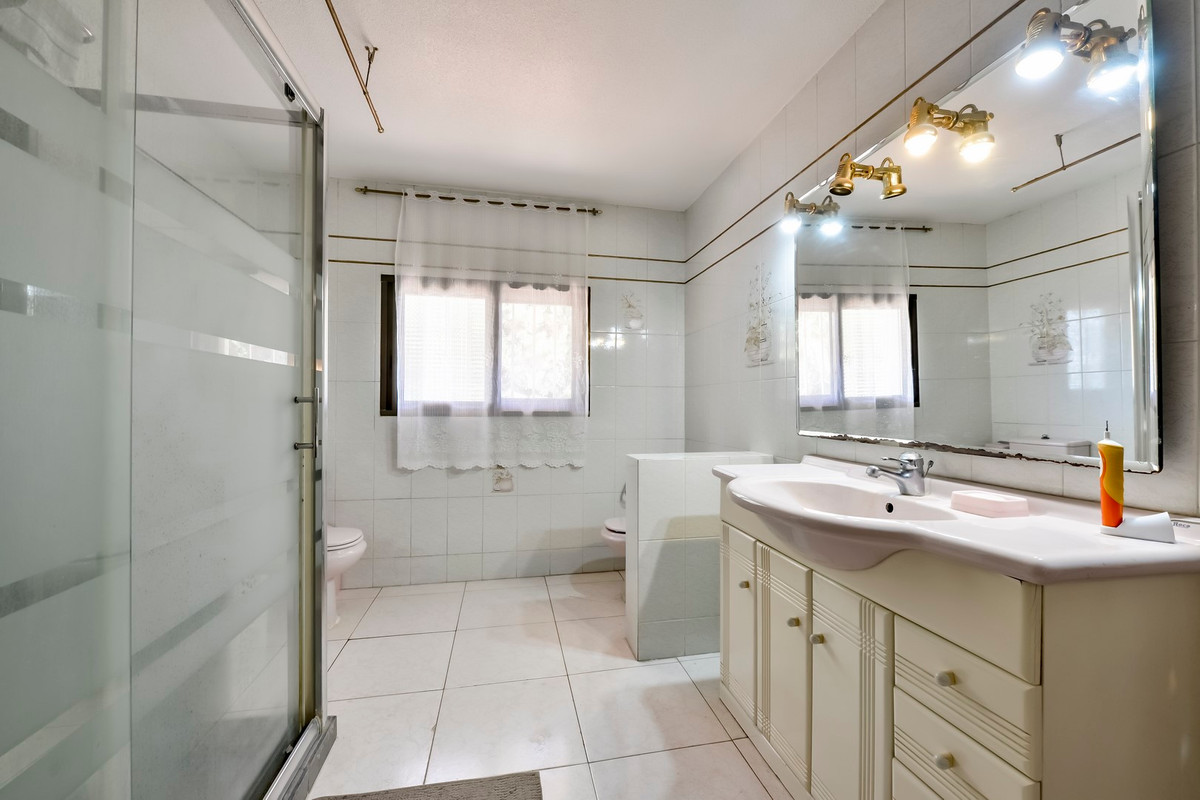 6 Bed Townhouse for sale in Benidorm Costa Blanca, Alicante, Spain