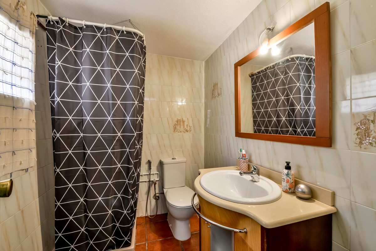 6 Bed Townhouse for sale in Benidorm Costa Blanca, Alicante, Spain