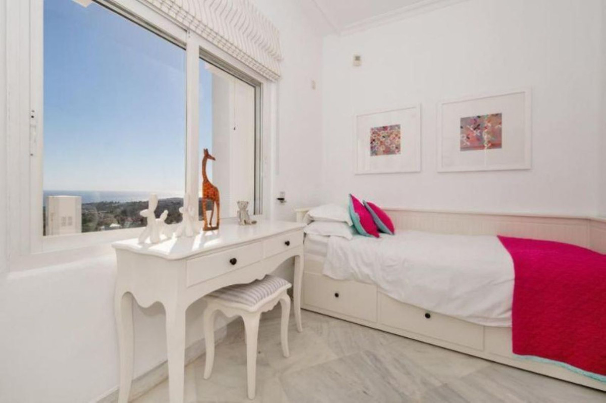 4 Bed Apartment for sale in Marbella Costa Del Sol, Málaga, Spain