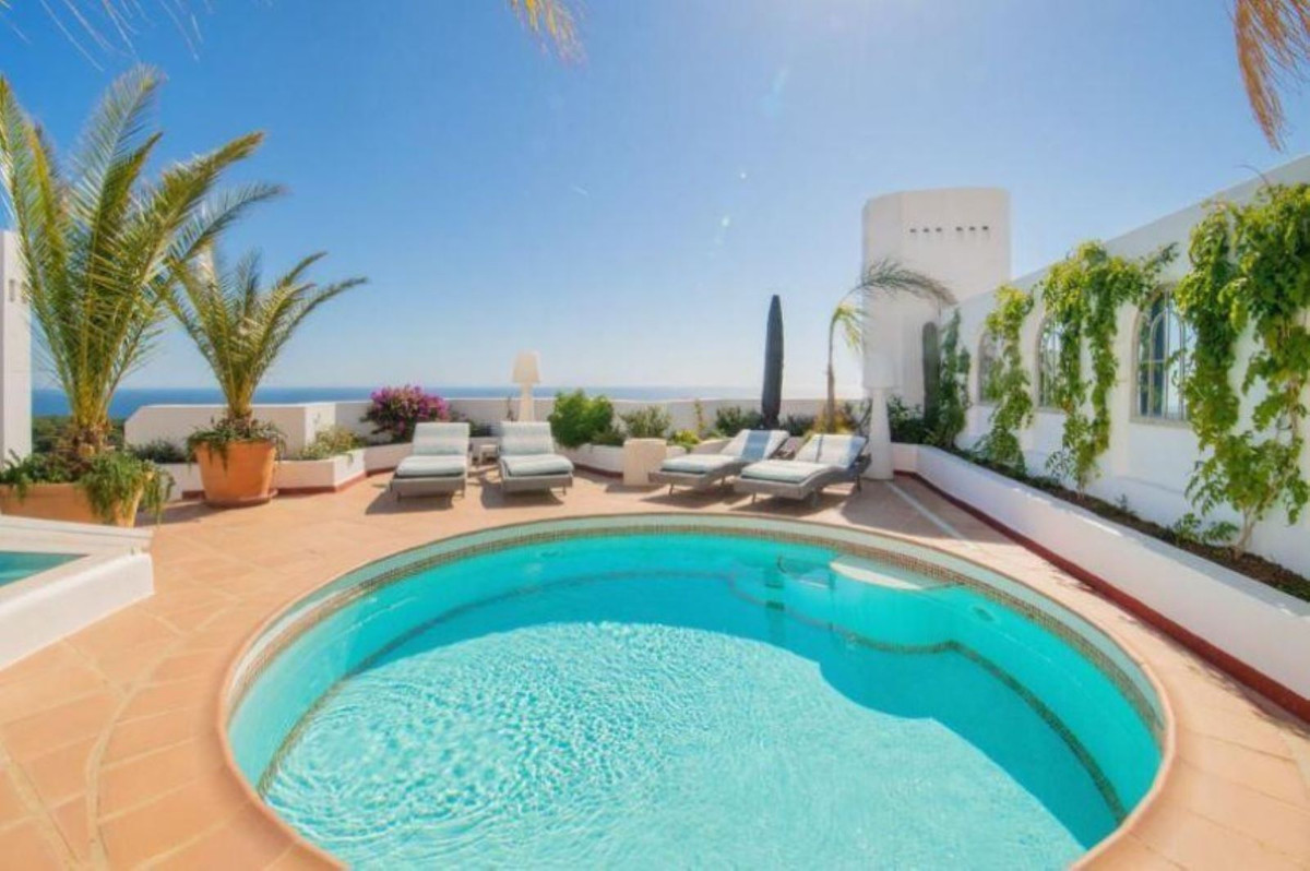 4 Bed Apartment for sale in Marbella Costa Del Sol, Málaga, Spain