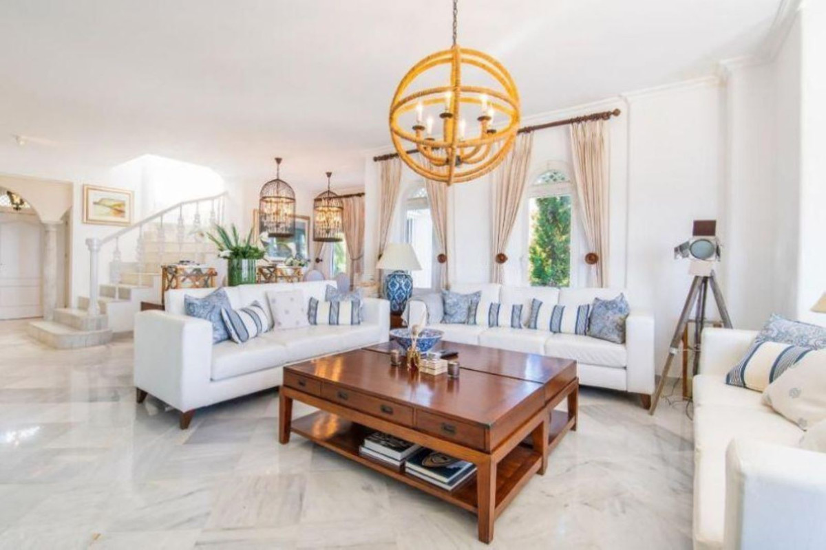 4 Bed Apartment for sale in Marbella Costa Del Sol, Málaga, Spain