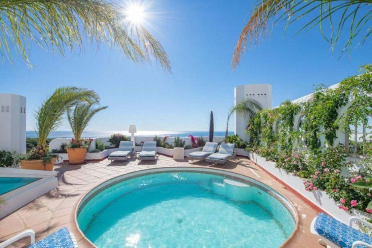4 Bed Apartment for sale in Marbella Costa Del Sol, Málaga, Spain