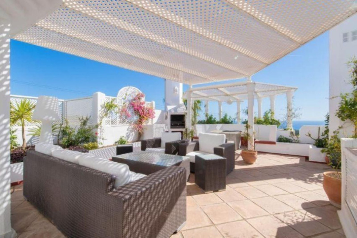 4 Bed Apartment for sale in Marbella Costa Del Sol, Málaga, Spain