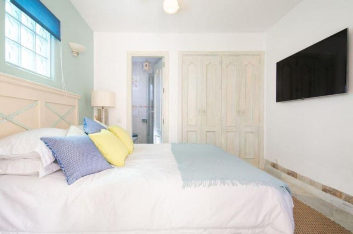 4 Bed Apartment for sale in Marbella Costa Del Sol, Málaga, Spain