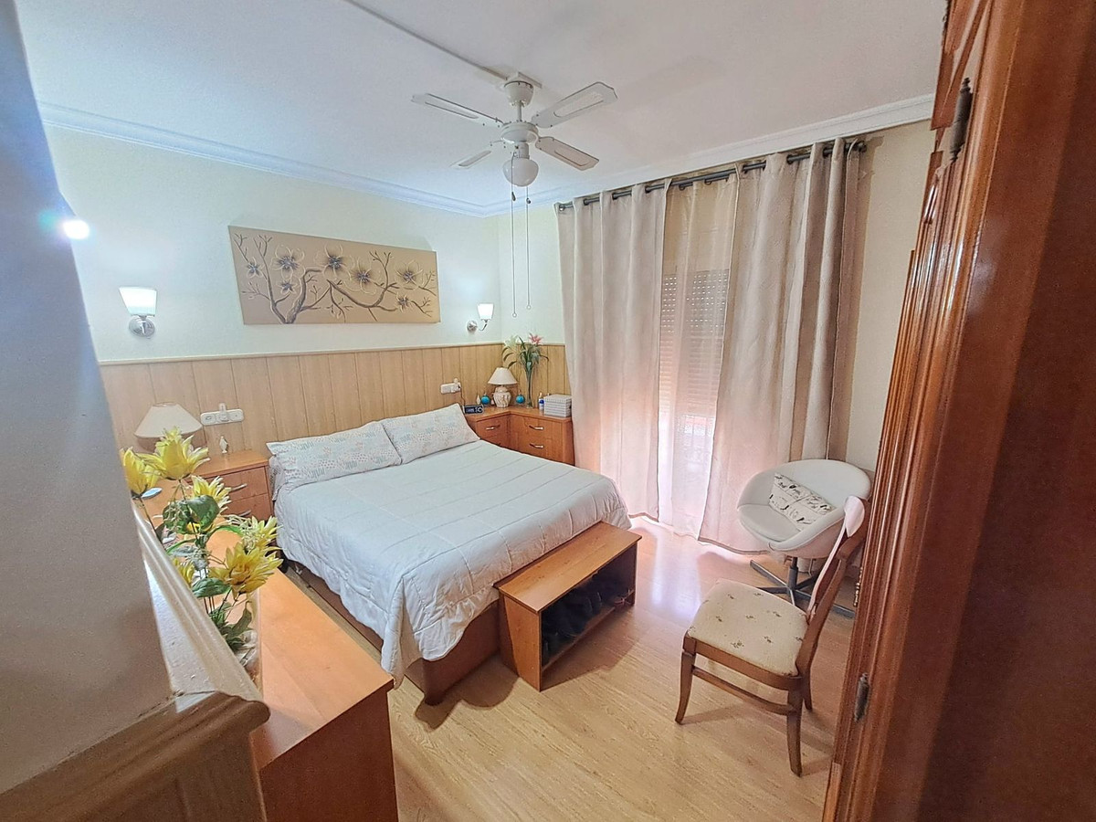 4 Bed Apartment for sale in Fuengirola Costa Del Sol, Málaga, Spain