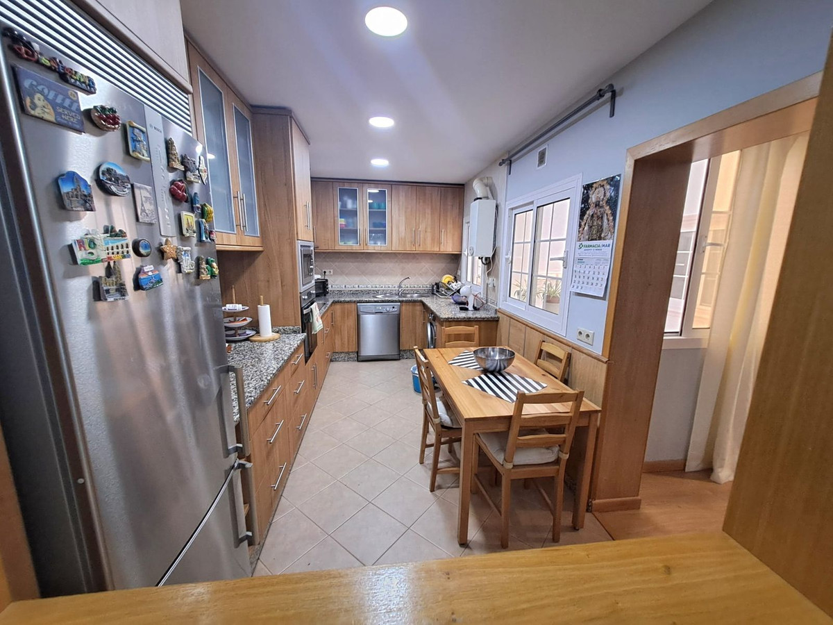 4 Bed Apartment for sale in Fuengirola Costa Del Sol, Málaga, Spain