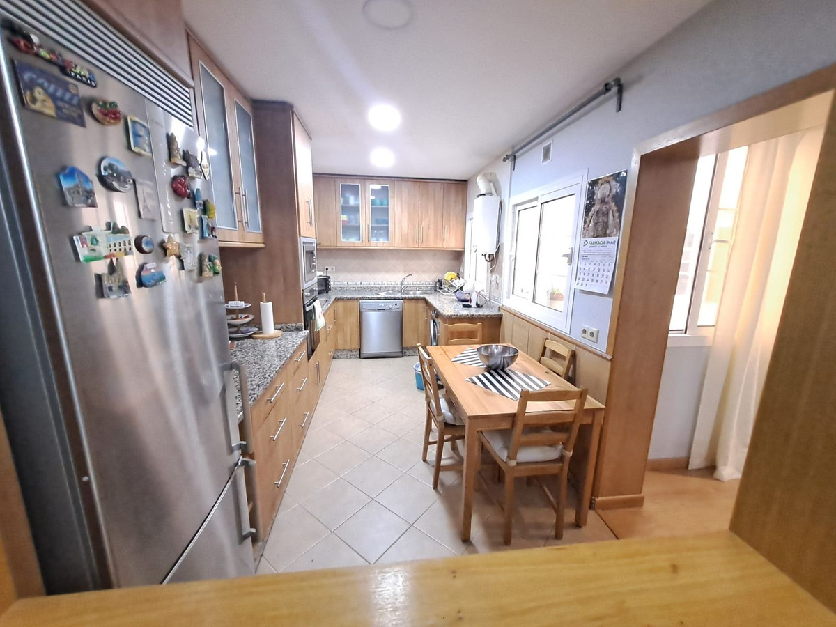 4 Bed Apartment for sale in Fuengirola Costa Del Sol, Málaga, Spain